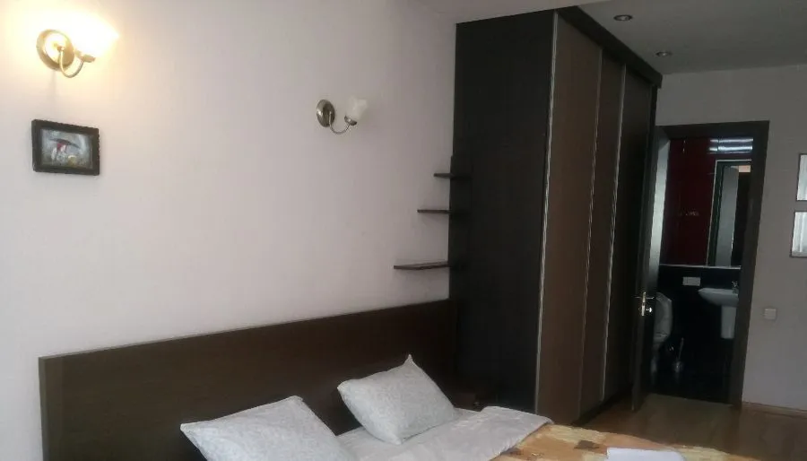 Paliashvili Three-Bedroom Apartment — Photo 13