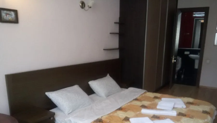 Paliashvili Three-Bedroom Apartment — Photo 6