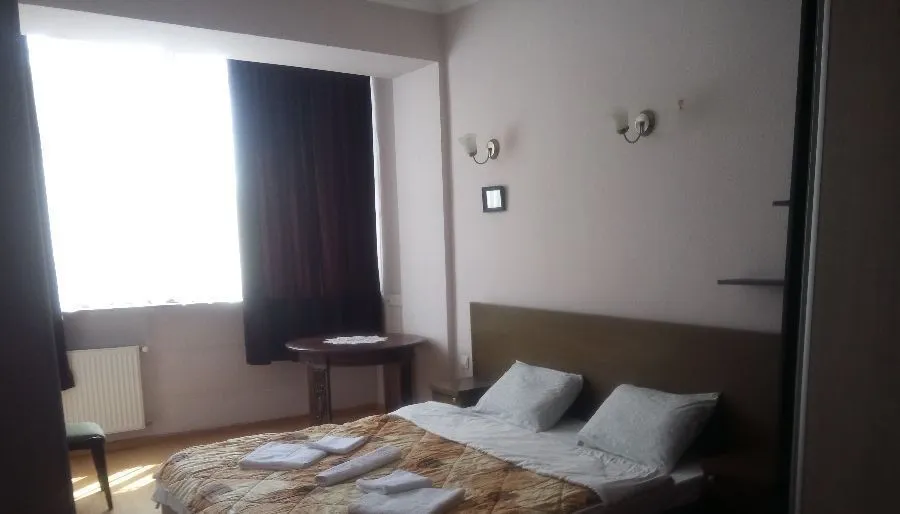 Paliashvili Three-Bedroom Apartment — Photo 22