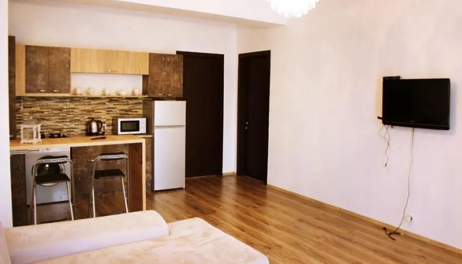FRIENDS COZY HOME — Photo 10