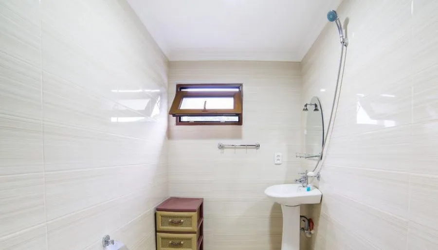 Niniko's Guesthouse — Photo 23