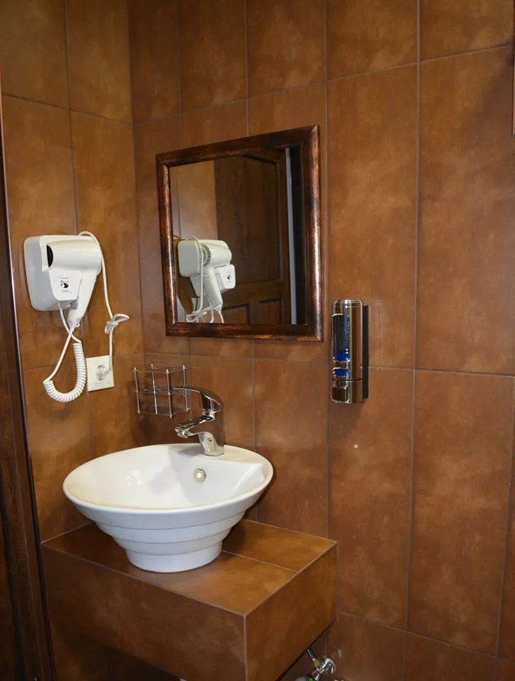 Manoni's Guesthouse — Photo 76