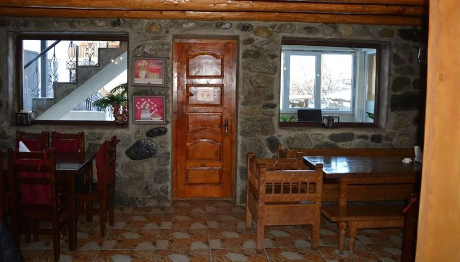 Manoni's Guesthouse — Photo 32