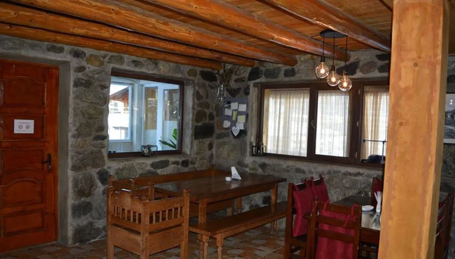 Manoni's Guesthouse — Photo 33