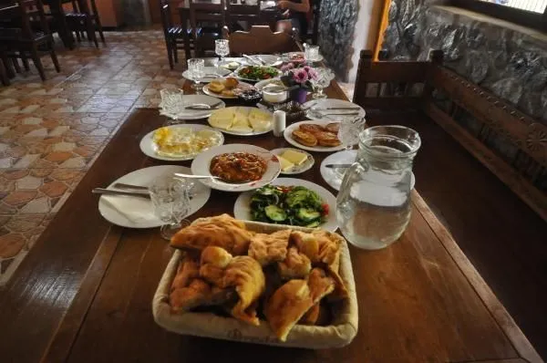 Manoni's Guesthouse — Photo 37