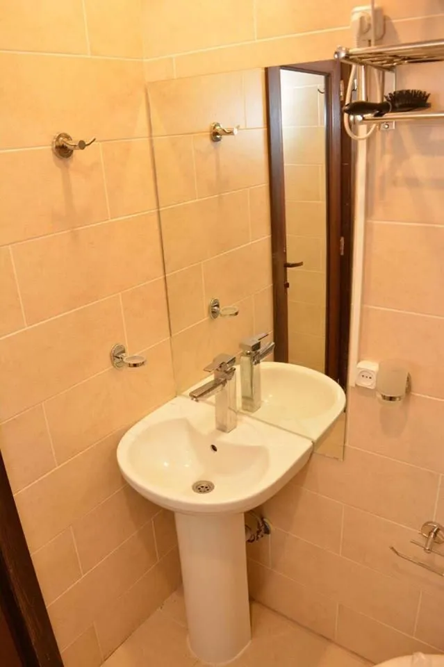 Mgzavrebi Bakuriani block 6 apt 311 — Photo 7