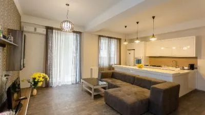 Falcon Apartments - Metekhi King