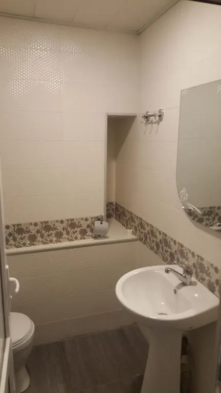 Aghmashenebeli Avenue Cozy Apartment — Photo 9