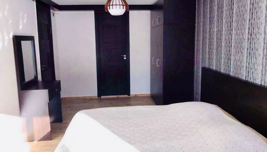 Wooden Cottage — Photo 14