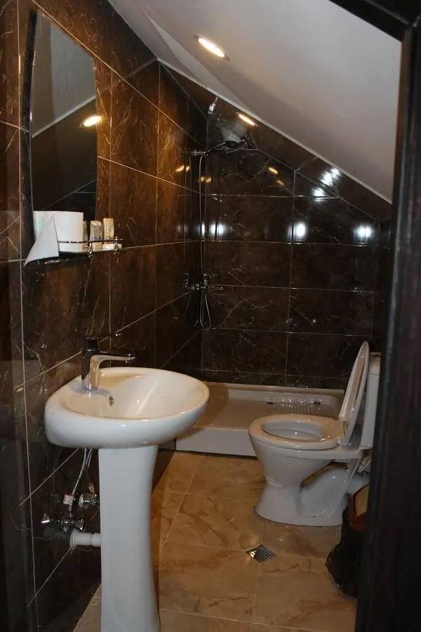 REDHOTEL — Photo 41
