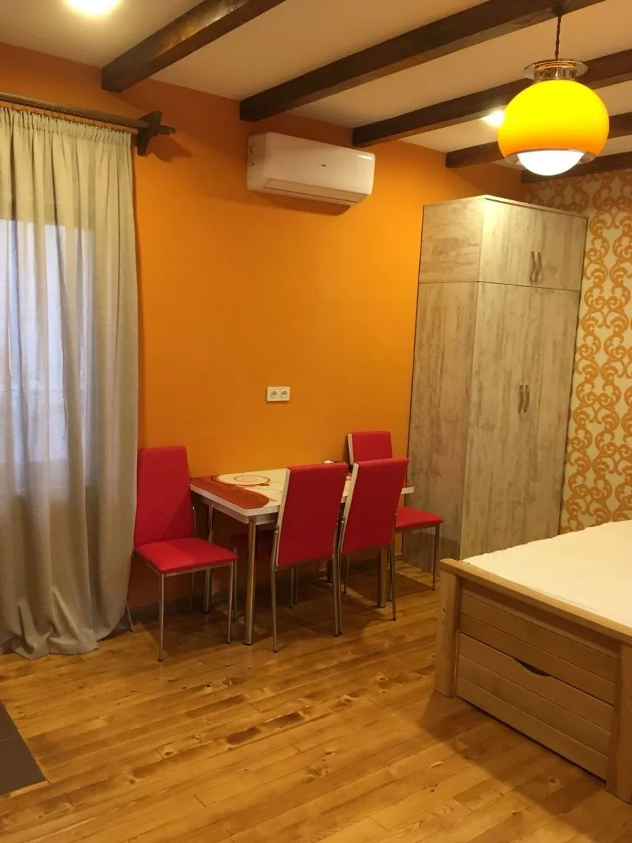 Yellow House — Photo 36