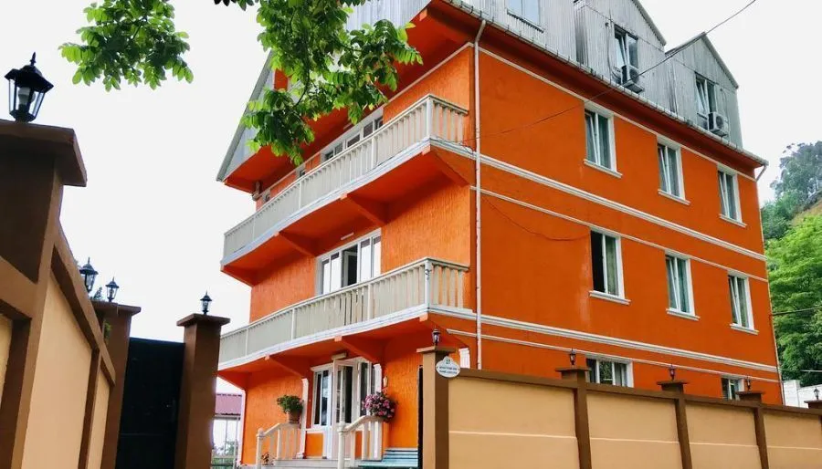 ORANGE HOUSE — Photo 18