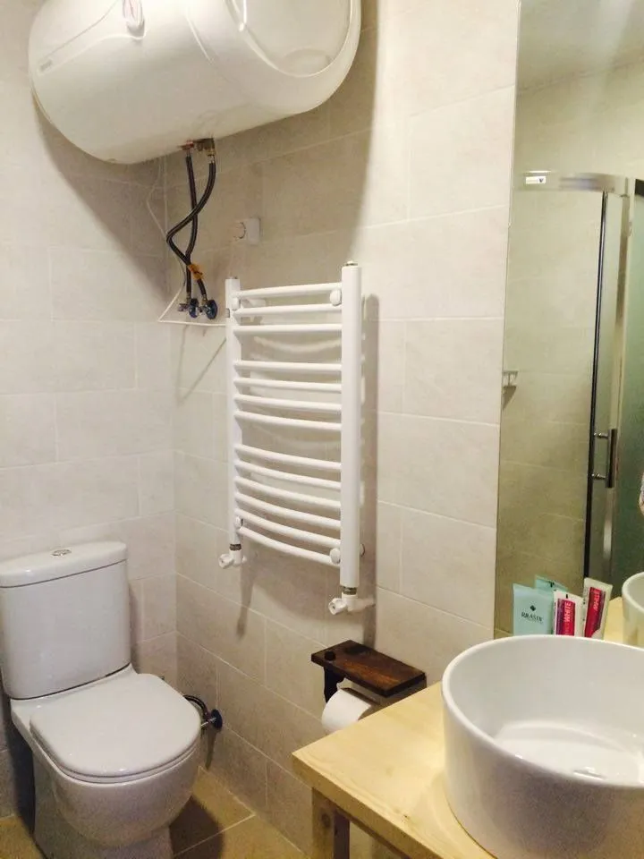 Hotel Mgzavrebi  8th block — Photo 13