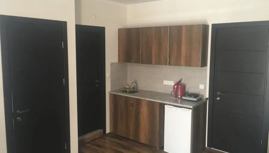 Hotel Mgzavrebi  8th block — Photo 15