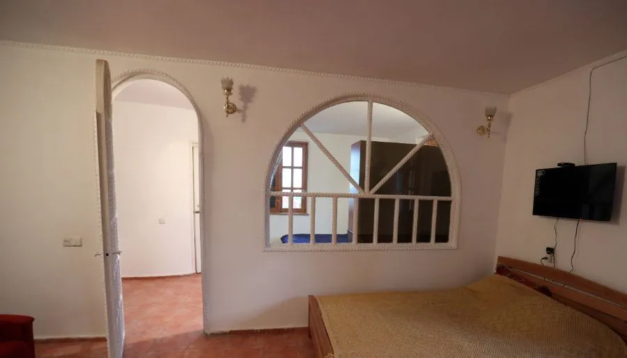 Family Rooms — Photo 32