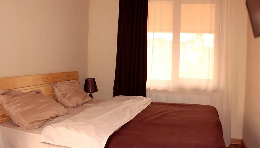 Family Rooms — Photo 12