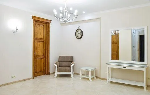 Exclusive Apartment in the Heart of Old Kutaisi — Photo 49