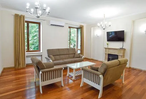 Exclusive Apartment in the Heart of Old Kutaisi — Photo 51
