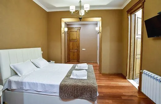 Exclusive Apartment in the Heart of Old Kutaisi — Photo 11