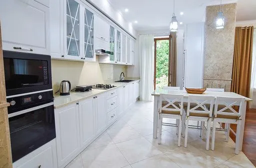 Exclusive Apartment in the Heart of Old Kutaisi — Photo 15