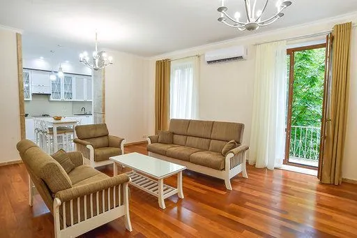 Exclusive Apartment in the Heart of Old Kutaisi — Photo 43