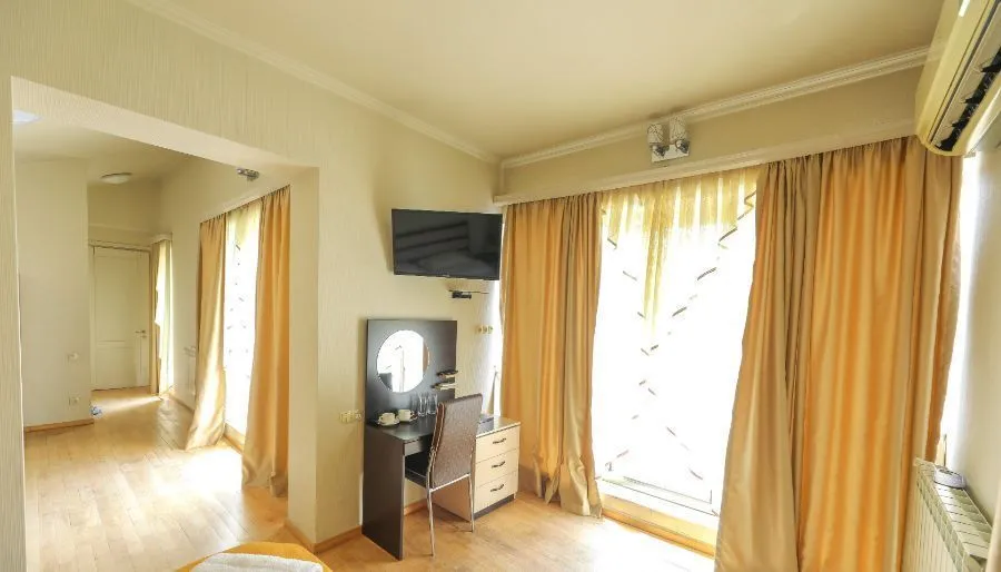 Eurasia Bridge Hotel — Photo 10