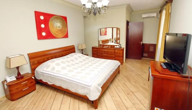 Hotel Penthouse — Photo 26