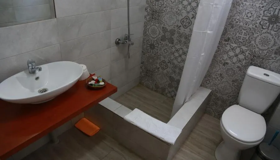 Laguna Beach Club Hotel at Bazaleti Lake — Photo 40