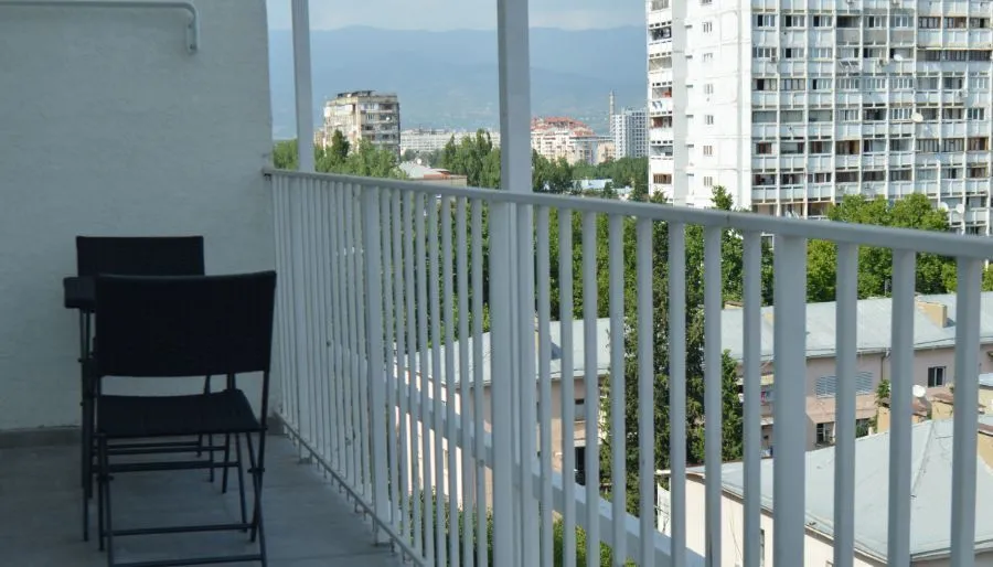 Green Apartment — Photo 2