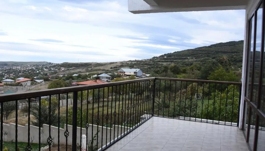White residence Tsavkisi — Photo 50