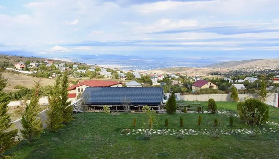White residence Tsavkisi — Photo 12