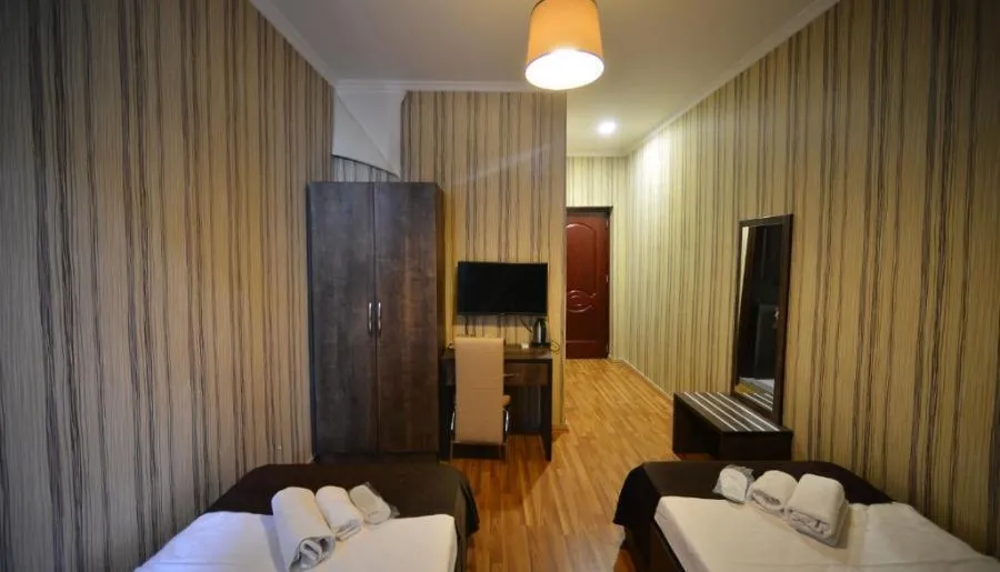 GREEN HOTEL — Photo 36