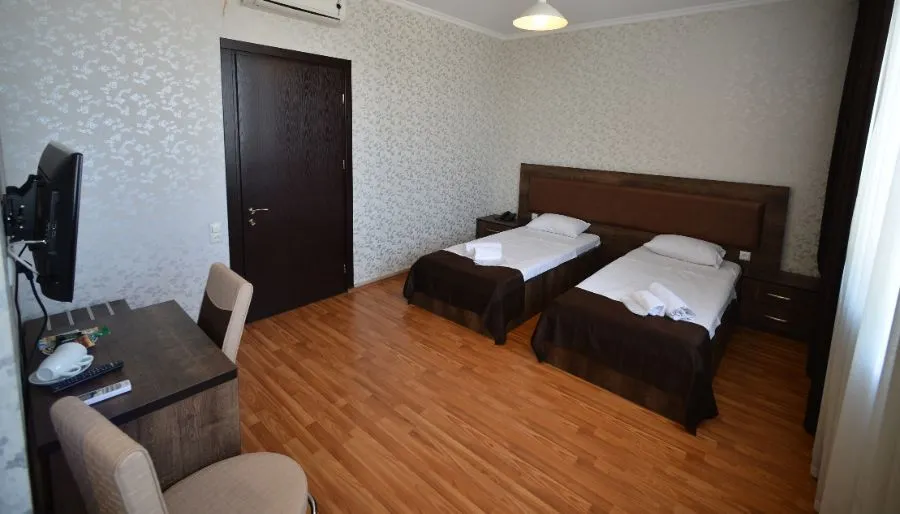 GREEN HOTEL — Photo 40