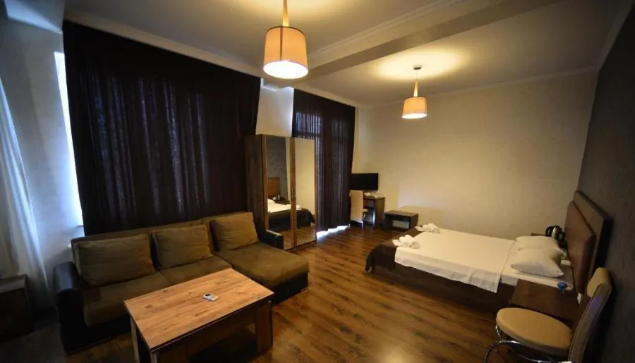 GREEN HOTEL — Photo 28