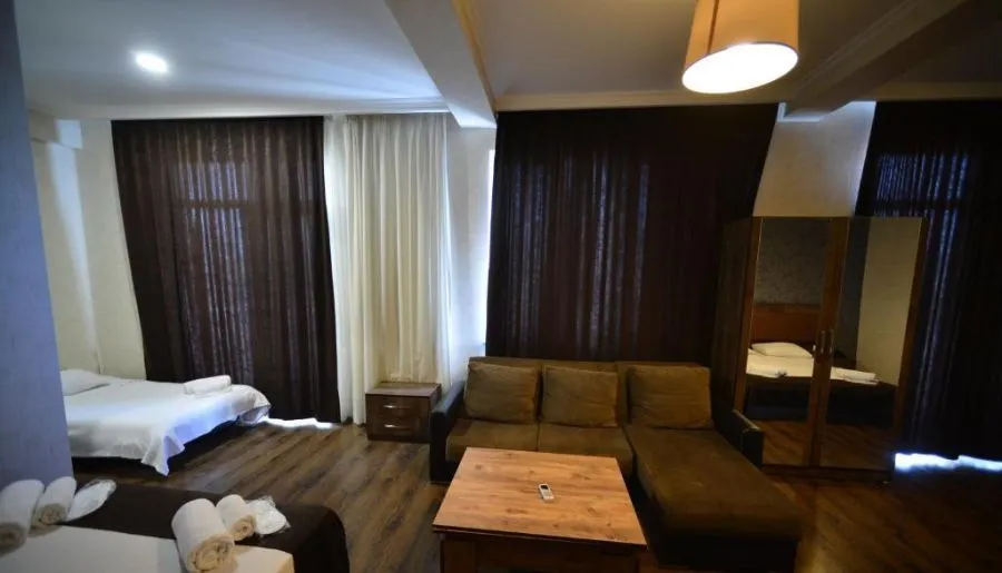 GREEN HOTEL — Photo 32