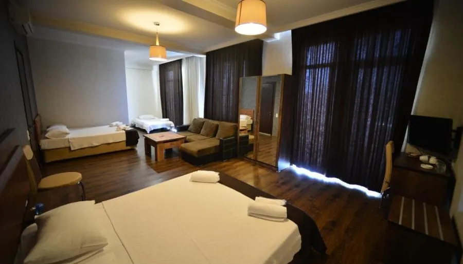 GREEN HOTEL — Photo 33