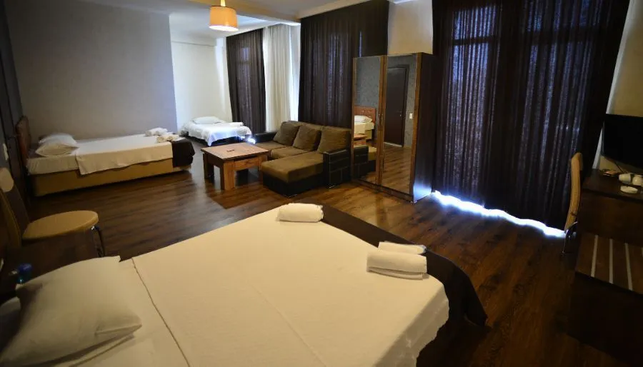 GREEN HOTEL — Photo 31