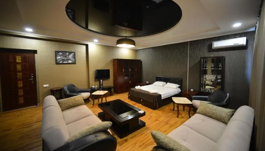 GREEN HOTEL — Photo 26