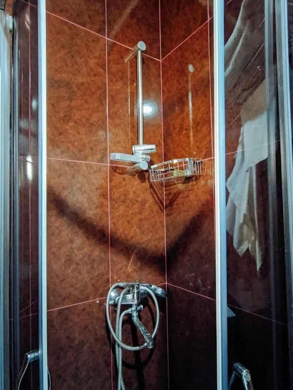 Apartment in old Tbilisi, Metekhi — Photo 11