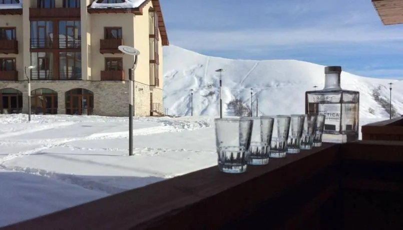 White tiger in new Gudauri II — Photo 1