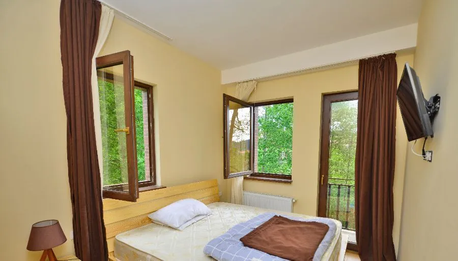 Family Rooms — Photo 27