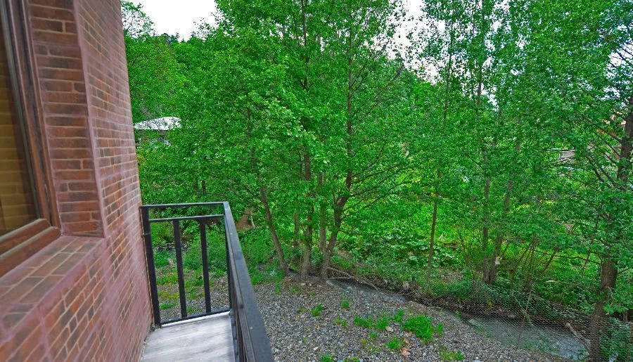 Family Rooms — Photo 23