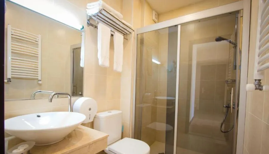 Hotel BM Plaza — Photo 32