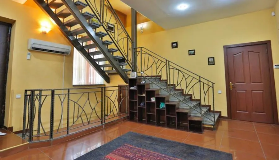Luxury house in old Tbilisi — Photo 11