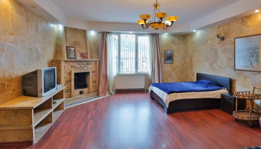 Luxury house in old Tbilisi — Photo 8