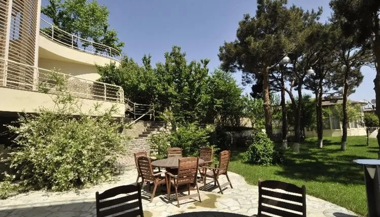 Beaumonde Garden — Photo 15
