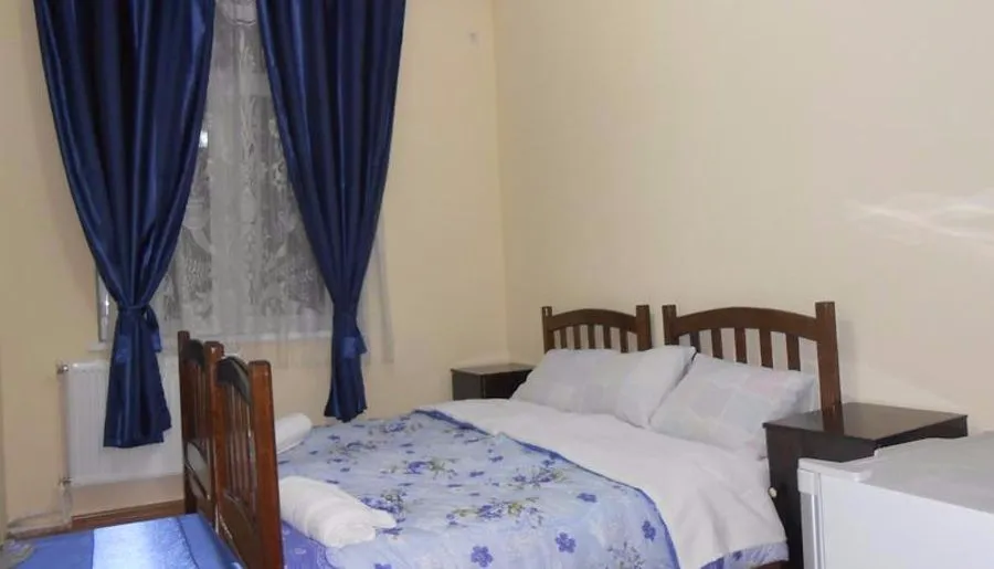 GUEST HOUSE GIS — Photo 9