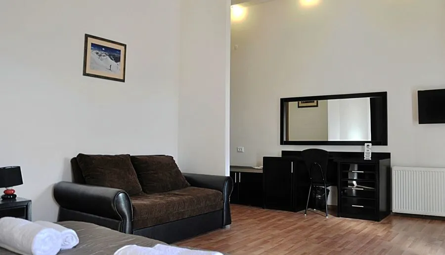 HOTEL AT METRO — Photo 25