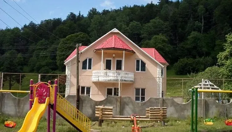 UNIQUE — Photo 1