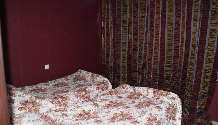 Ninia's Guesthouse — Photo 11